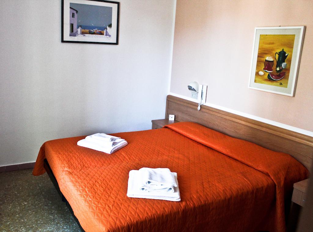 Hotel Leda Rímini Habitación foto